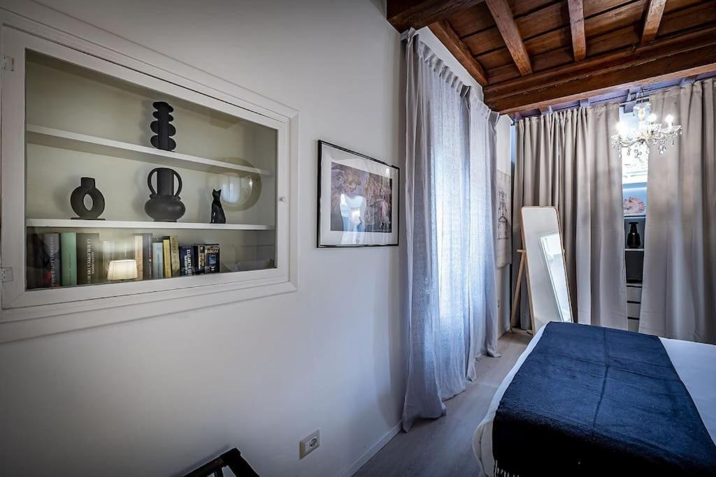 The Checkmate's House In Florenz
